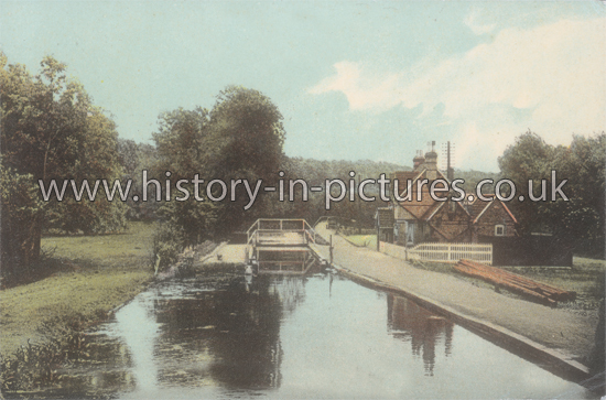 Waltham Lock, River Lee, Waltham Abbey, Essex. c.1908